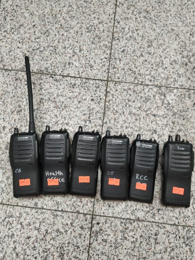Зарядное устройство ICOM IC-F11S 146-174 MHz VHF Two Way RADIO And Charger