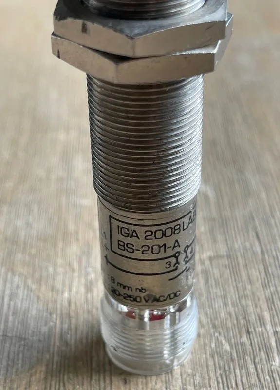 Датчик приближения IFM EFECTOR IGA2008LABOA BS-201-A PROXIMITY SENSOR 20-250V AC