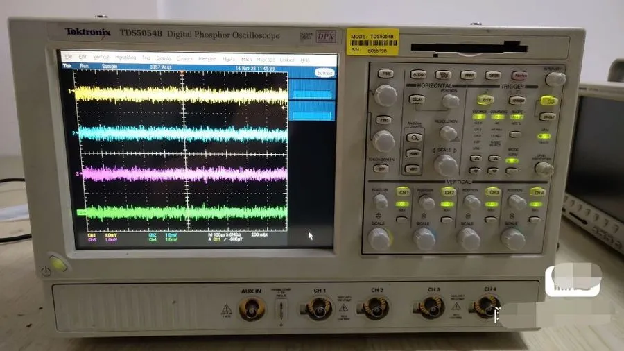 Осциллограф cxc Tektronix TDS5054B 500MHz 5GS/s oscilloscope