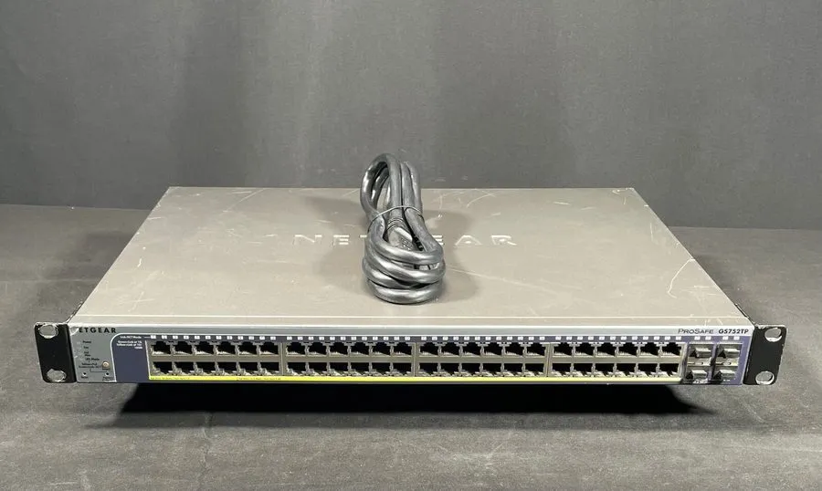 Коммутатор NETGEAR GS752TP 48-Port Gigabit PoE+ Smart Pro Switch with 4 SFP Port