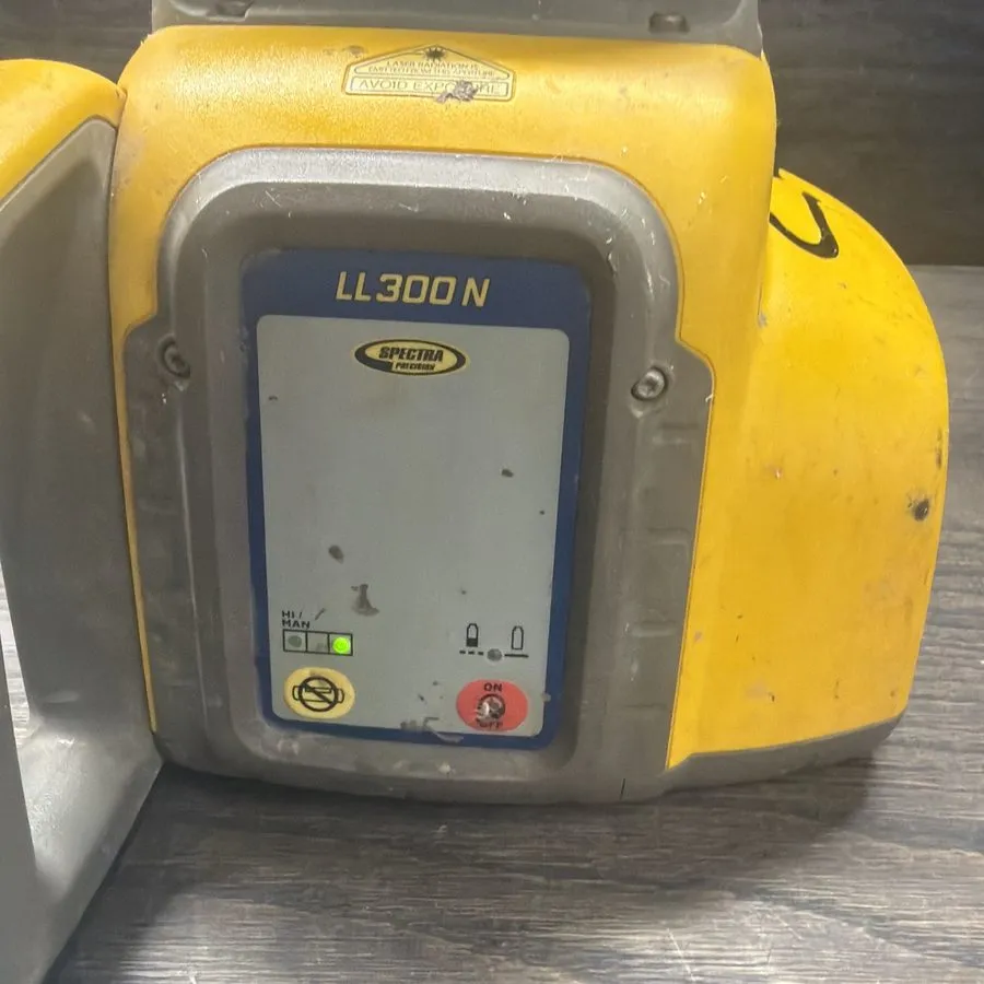 Нивелир Spectra Precision Laser Level LL300N w/ Tripod Stand & HL450 Receiver