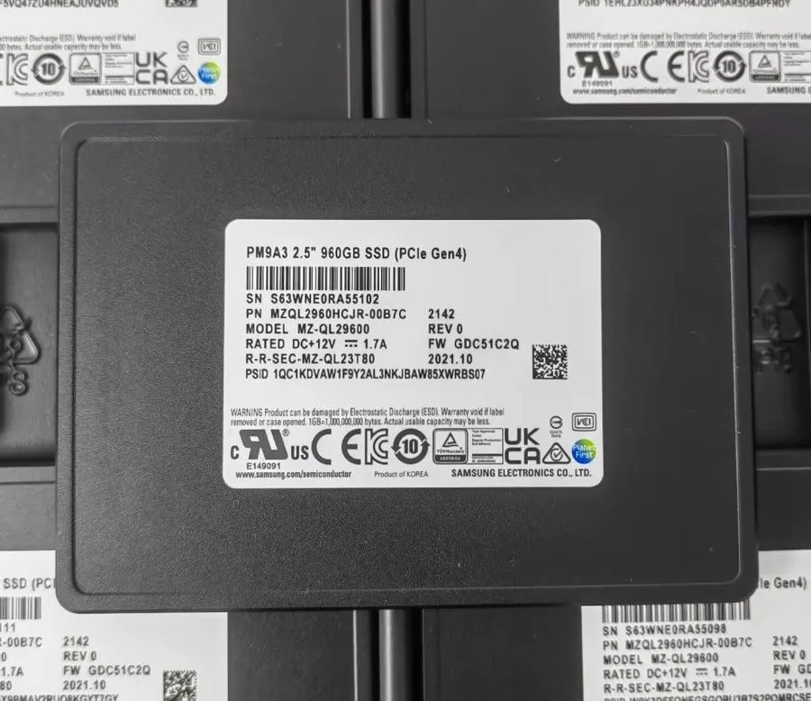 SSD-накопитель Samsung PM9A3 960GB SSD 2.5" U.2 PCIE 4.0 x4 NVMe MZQL2960HCJR-00