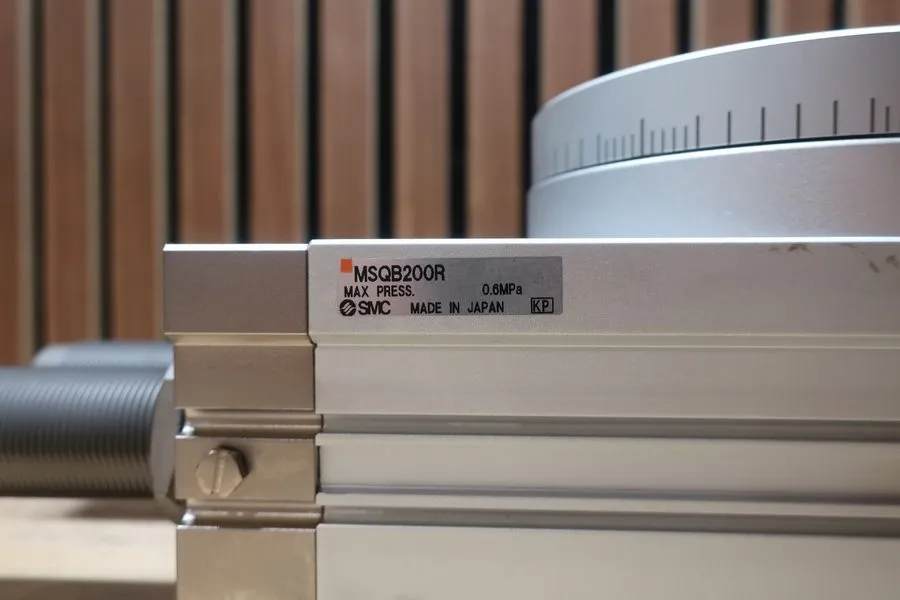 Поворотный стол SMC MSQB200R Pneumatic Rotary Table Cylinder