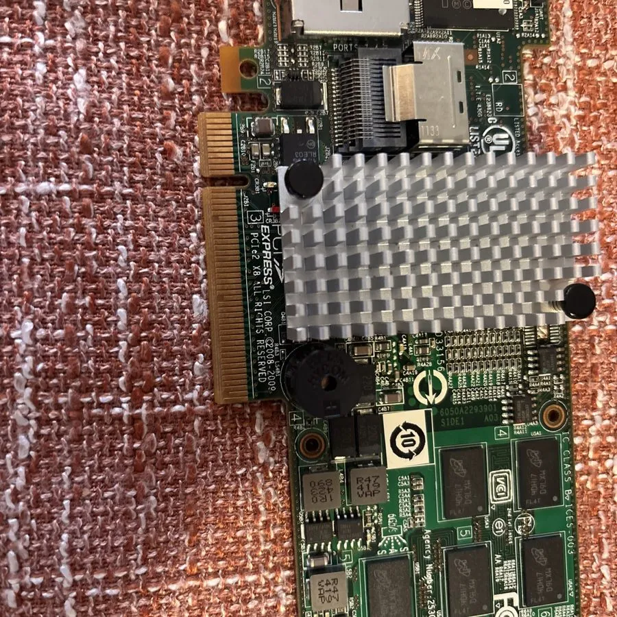 Контроллер LSI MegaRAID SAS 9280-4i4e 6Gb/s 8-Port RAID Controller w/ iBBU08 Bat — фото лота 2