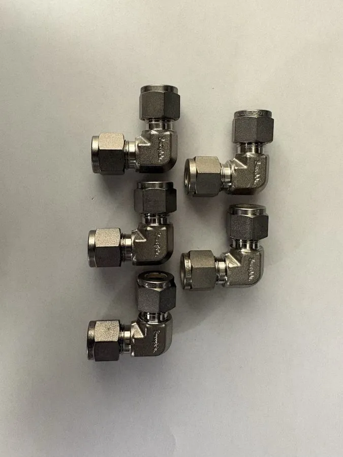 Фитинг Swagelok SS-600-9 Union Elbow 3/8” Tube Fitting Stainless Steel