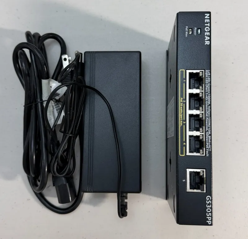 Коммутатор Netgear 83W GS305PP 5-Port Gigabit Ethernet PoE+ Unmanaged Switch — фото лота 1