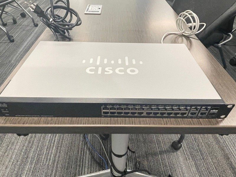 Коммутатор Cisco SF300-24PP-K9 24 Port PoE+ Managed Switch + RESET