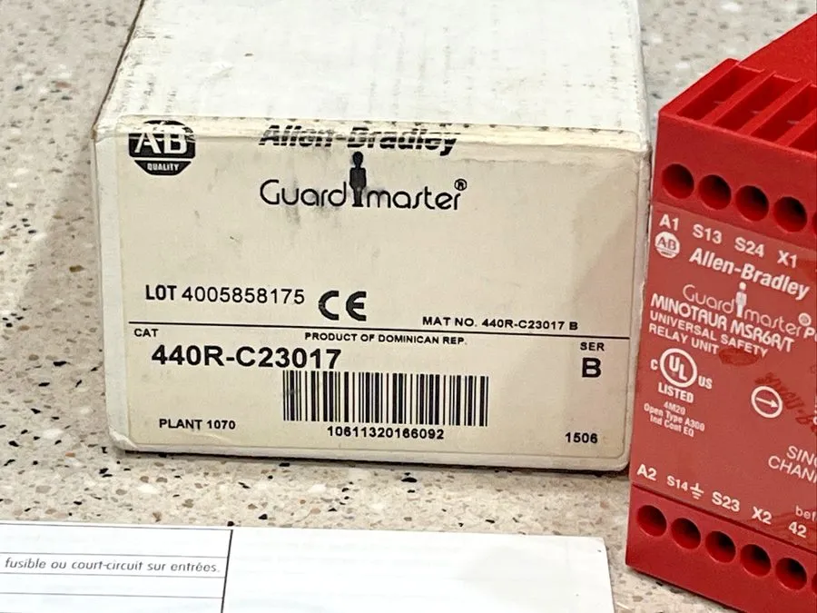 Реле безопасности Allen-Bradley 440R-C23017 Safety Relay MSR6R/T 24V AC/DC Ser B