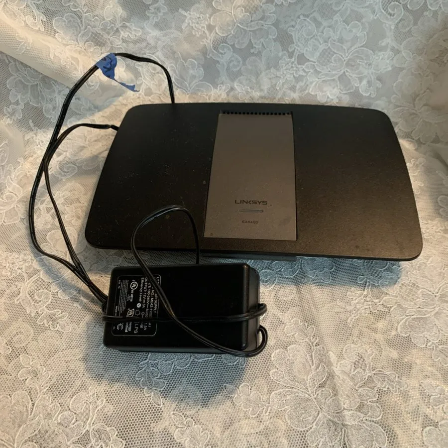 Маршрутизатор Linksys Wireless Dual Band Router / 4 Port 10/100/1000 Ethernet Sw