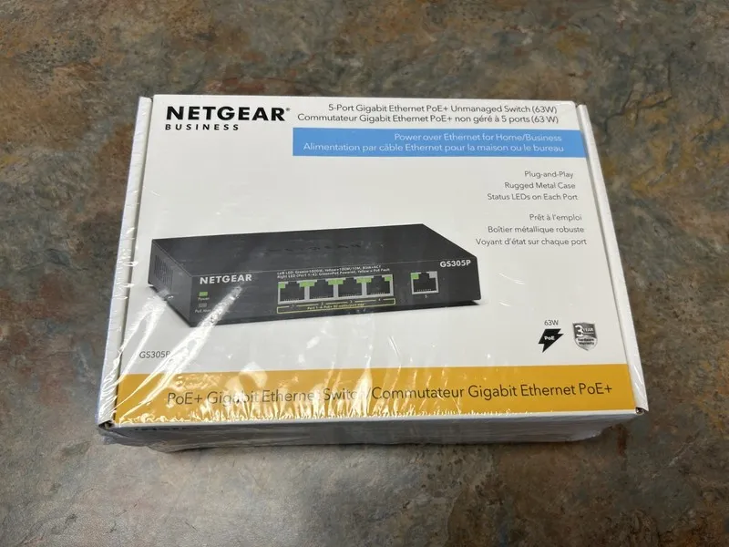 Коммутатор NETGEAR GS305P 5-Port Gigabit Ethernet PoE + Unmanaged Switch (63W)