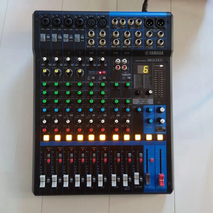Микшерный пульт Yamaha Mixing Console MG12XU 12-Input 4-Bus Mixer Effects Deskto