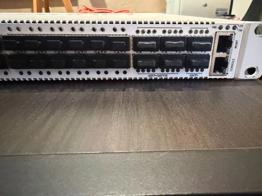 Коммутатор Fortinet FortiSwitch FS-1048E 48-Port 10Gb SFP+ 6x40Gb QSFP+ L3 Switc — фото лота 1