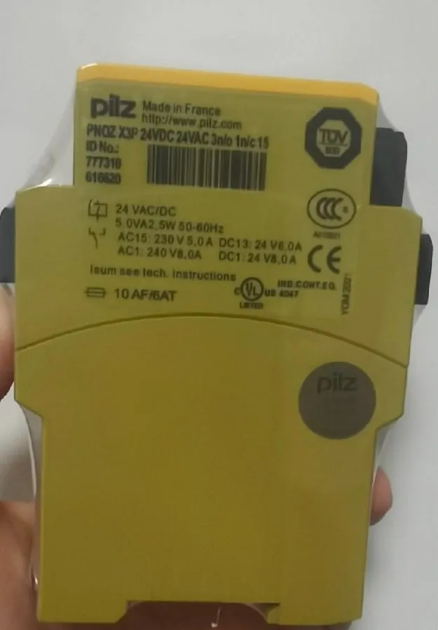 Реле безопасности PILZ PNOZ X3P 24VDC 3n/o 1n/c SAFETY RELAY