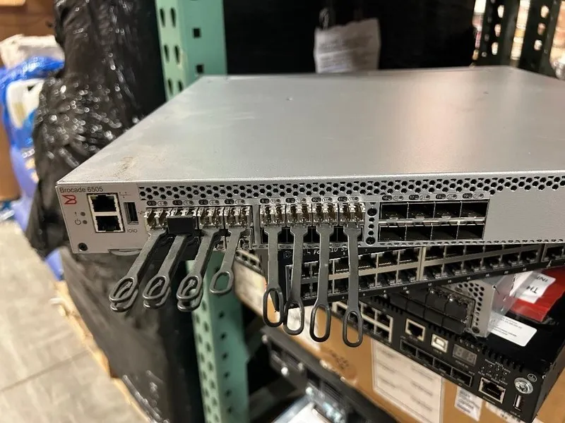 Коммутатор Brocade EMC DS-6505B 24-Port 16Gb FC SAN Switch 12-Port Active + extr — фото лота 1