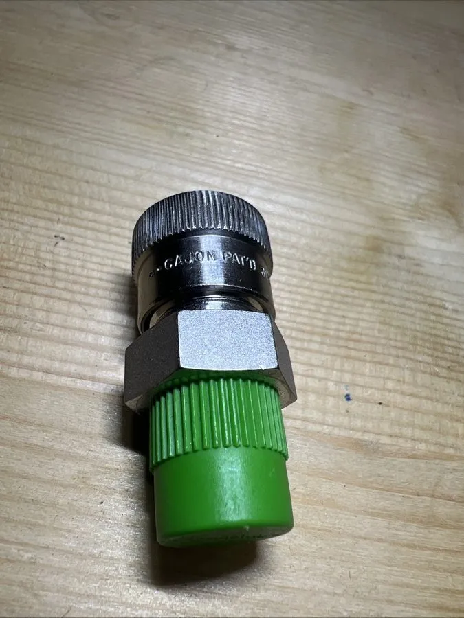 Фитинг Swagelok SS-6-UT-1-4BT Stainless Steel Ultra-Torr Vacuum Fitting FNSP — фото лота 1