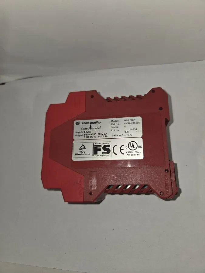 Реле безопасности Allen-Bradley 440R-H23176 MSR210P Safety Relay 24VDC Series B — фото лота 2