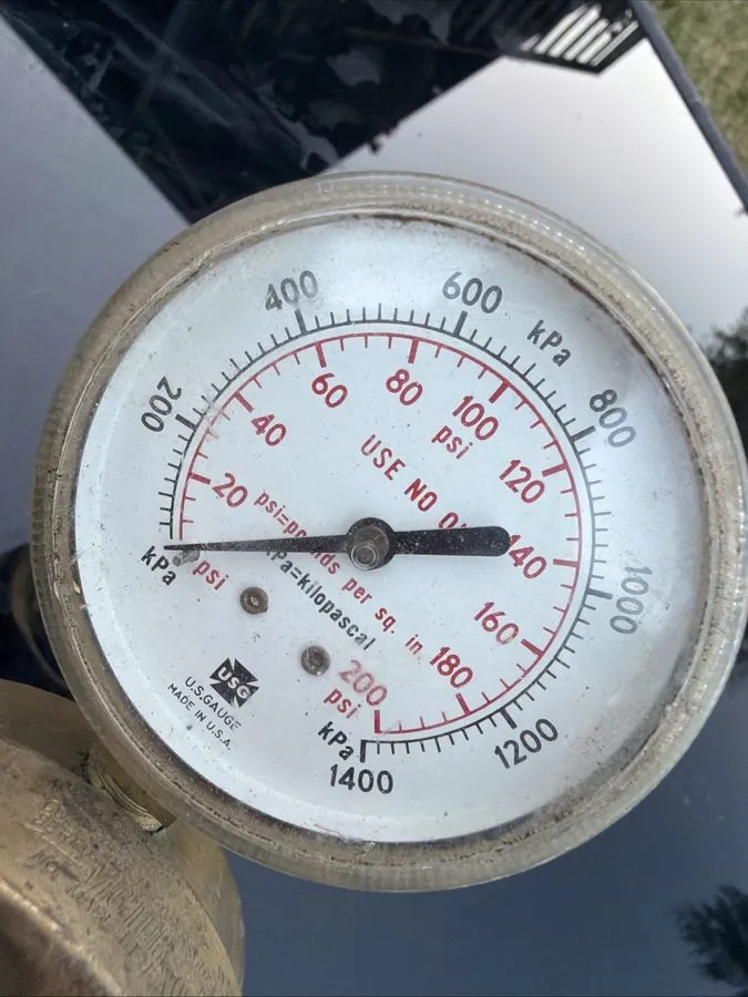 Трубопроводная арматура Victor Pressure Regulator MODEL L700-D AIR,OXYGEN,CO2,AN — фото лота 1