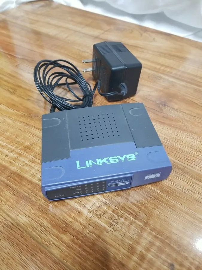 Коммутатор Cisco Linksys 10/100 5-Port Workgroup Switch Model: EZXS55W