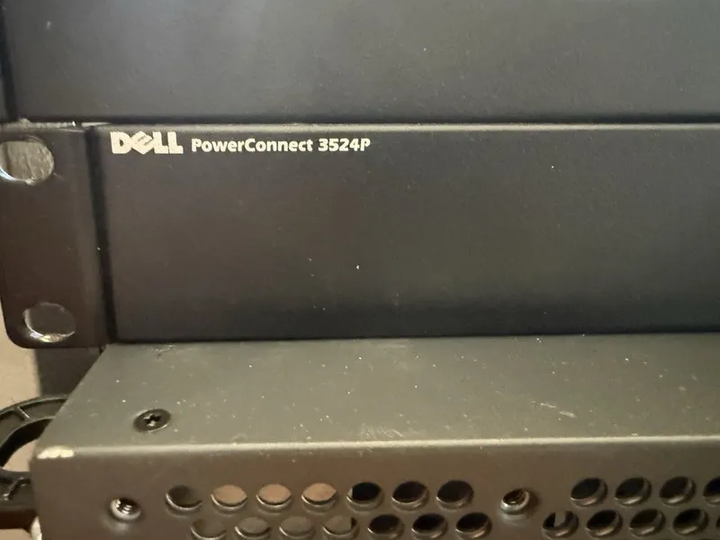 Коммутатор DELL POWERCONNECT 3524P K690K 24 PORT 10/100 POE ETHERNET SWITCH