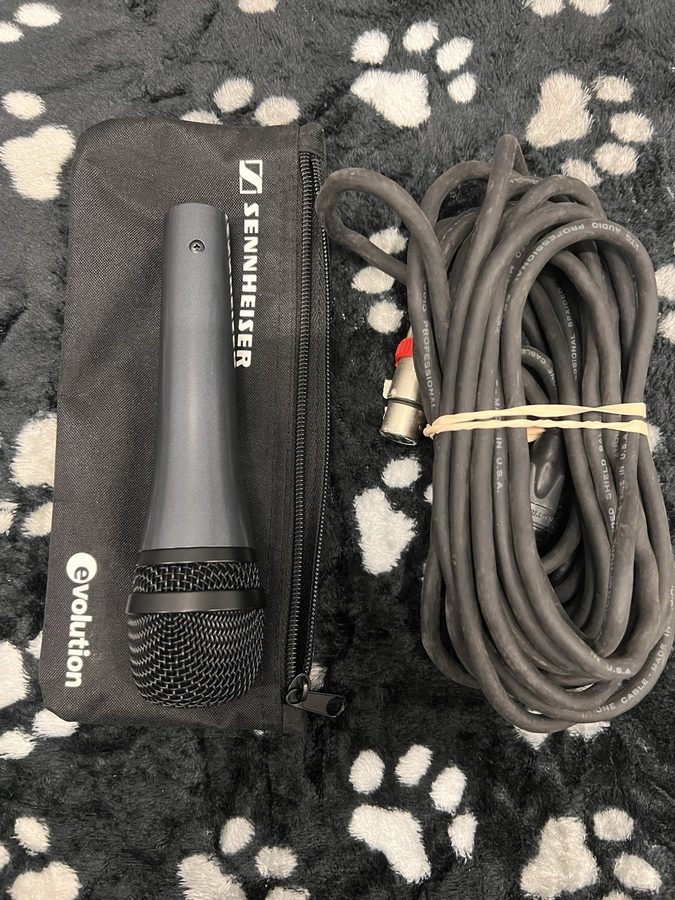 Микрофон Shure SM58 Vocal Microphone Bundle with 15-foot XLR Mogami Cable Mic