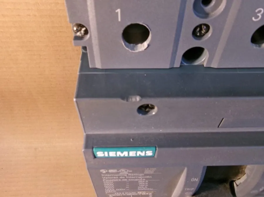 Автоматический выключатель Siemens 400 Amp Circuit Breaker 3P 600 VAC 3VA5340-6E