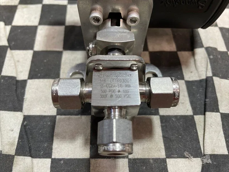 Клапан SWAGELOK 3 Way Ball Valve 1/4", SS-42GXS4-51D-1466, MS-151-DA SHIPSAMEDAY