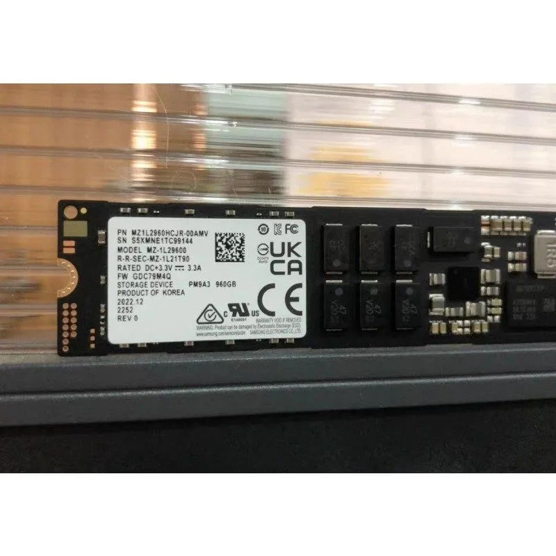SSD-накопитель Samsung PM9A3 960GB MZ1L2960HCJR-00AWV NVMe PCIe Gen4 x4 M.2 2211