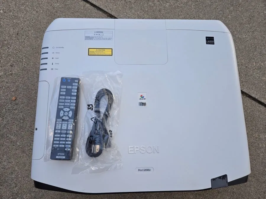 Проектор 4K Epson Pro L1200U Lumens Laser Projector 23211 Hours