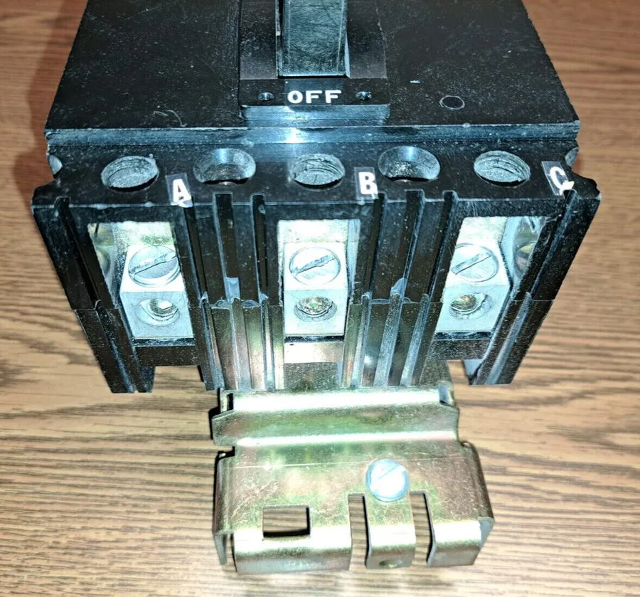 Автоматический выключатель SQUARE D FA34040 FA I-LINE 3 POLE 40 AMP 480v BLACK C