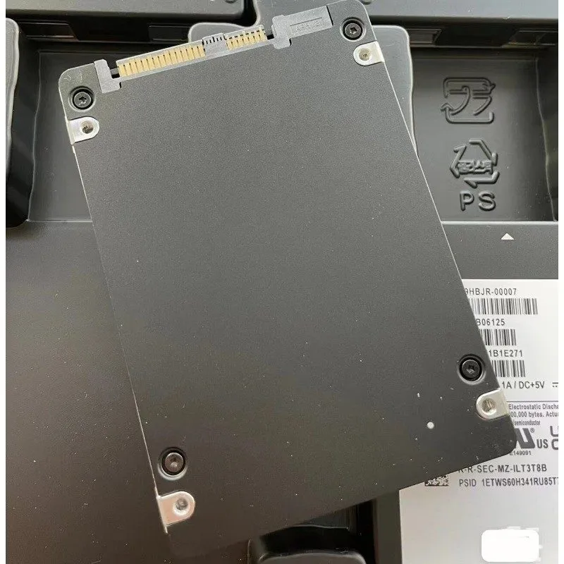 SSD-накопитель 3.84TB SSD Samsung PM1643a 2.5" SAS MZ1LT3T8HBLS-00007 MZ-ILT3T8B