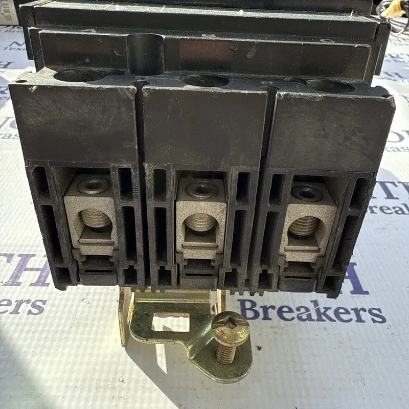 Автоматический выключатель NTO HLA36020 Square D 20 Amp 600V 3P Plug In I-Line C — фото лота 1