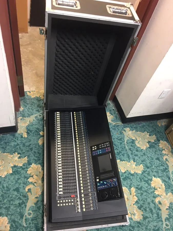 Микшерный пульт Yamaha LS9-32 32-Input Digital Mixing Console CG01VLQ