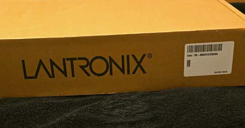 IIoT-устройство Lantronix SM24TAT2SA 24 Port Gigabit PoE+ Smart Managed Switch 3