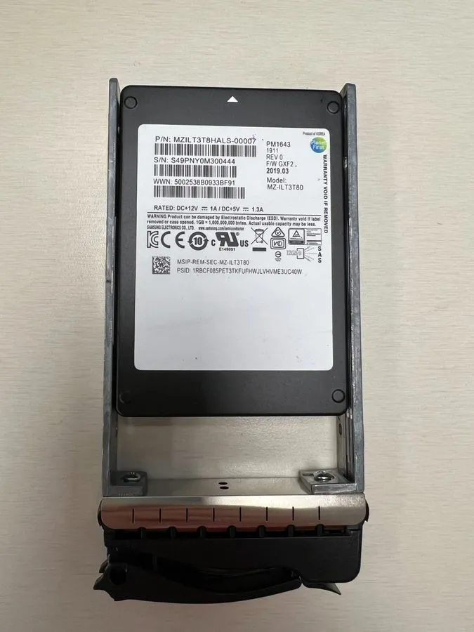 SSD-накопитель Samsung PM1643 3.84TB SAS ARFX3840S5xnNTRI MZ-ILT3T80 12Gb/s 2.5" — фото лота 1