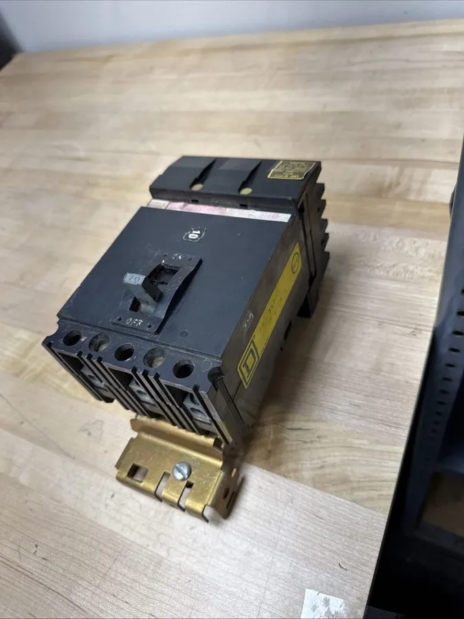 Автоматический выключатель SQUARE D FH36070 FH I-LINE 3 POLE 70 AMP 480v BLACK C