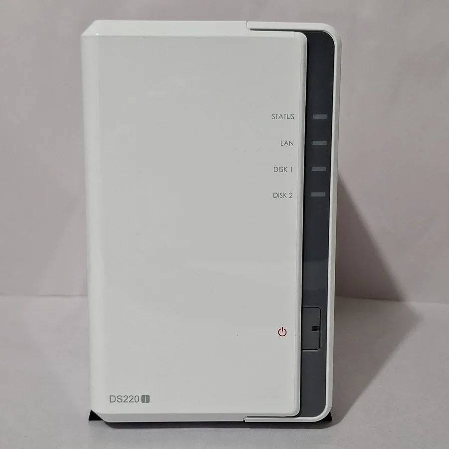 Сетевое хранилище Synology 2 bay NAS DiskStation DS220j (Diskless), 2-bay 512MB 