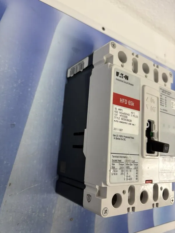 Автоматический выключатель Eaton HFD3090 3P 90 Amp 600V Bolt On Circuit Breaker 