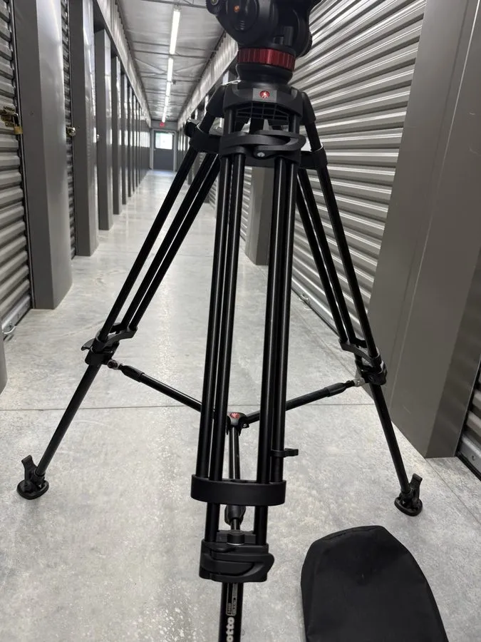 Оборудование видеонаблюдения SLIK Pro 700dx Tripod & Manfrotto MVH502A Fluid Hea — фото лота 1