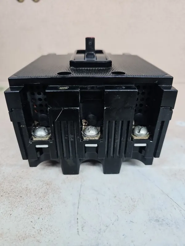 Автоматический выключатель ITE Siemens EH3 EH3-B020 3 Pole 20 Amp 480V Circuit B