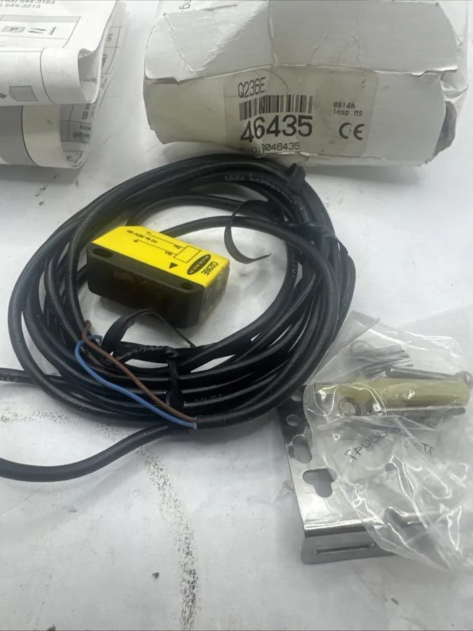 Фотоэлектрический датчик BANNER Q236E Photoelectric Sensor 46435 10-30VDC — фото лота 1