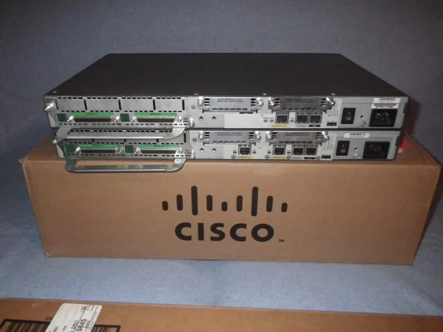 Маршрутизатор Cisco 2620 Router 8F/8D 12.1 Server 16A OCTAL CABLES