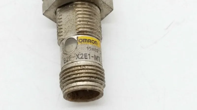 Датчик приближения Omron E2E-X2E1-M1 INDUCTIVE PROXIMITY SENSOR 12-24 VDC