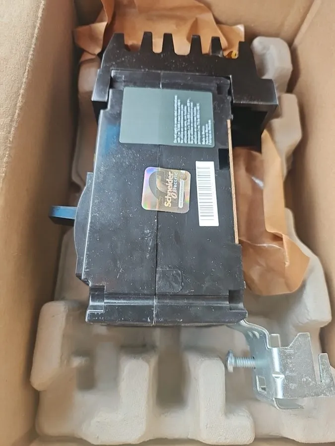Автоматический выключатель Square D FA24040AC Molded Case Circuit Breaker 2p 40a — фото лота 1