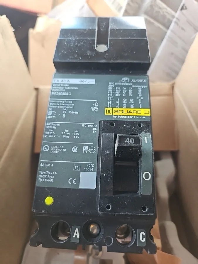 Автоматический выключатель Square D FA24040AC Molded Case Circuit Breaker 2p 40a — фото лота 2