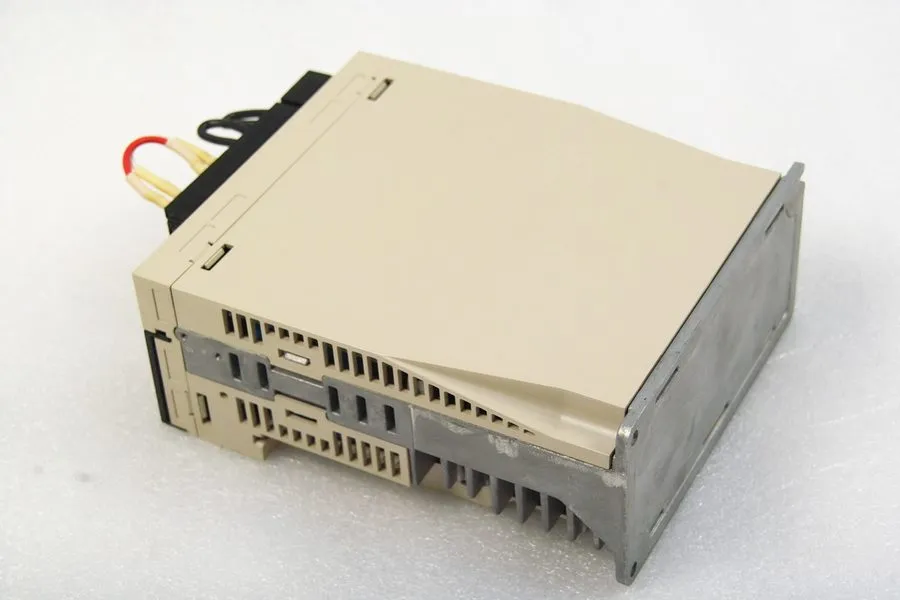 Сервопривод YASKAWA SGDS-08A05A Servopack 750W DRV-I-4926=9T00