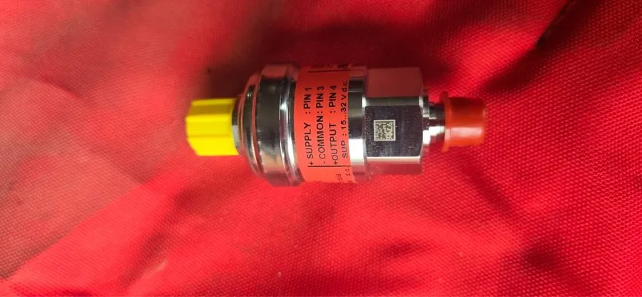 Датчик давления DANFOSS YORK 060G3603 AKS32R Pressure Transmitter 02529139009 — фото лота 1