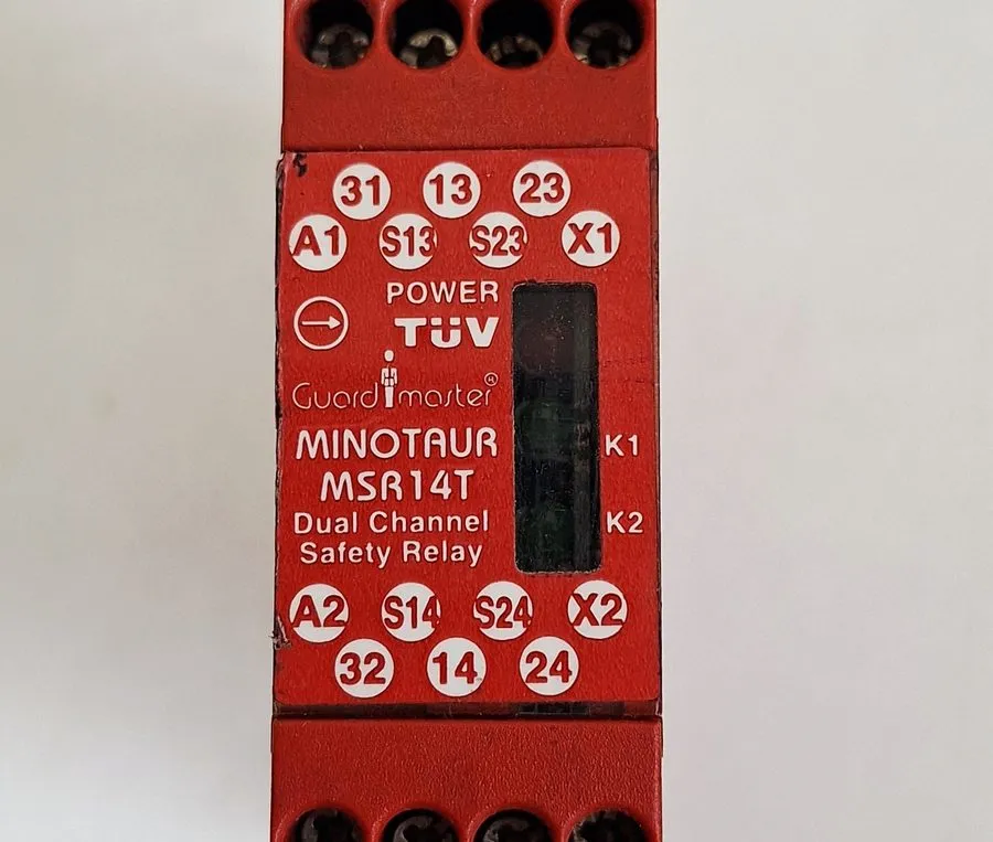 Реле безопасности Allen Bradley 440R-L23047 Ser A Relay Safety Guardmaster 24vdc