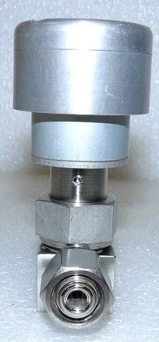 Клапан Swagelok Bellows Sealed Valve SS-4BK-V51-1C, 1/4" Female VCR