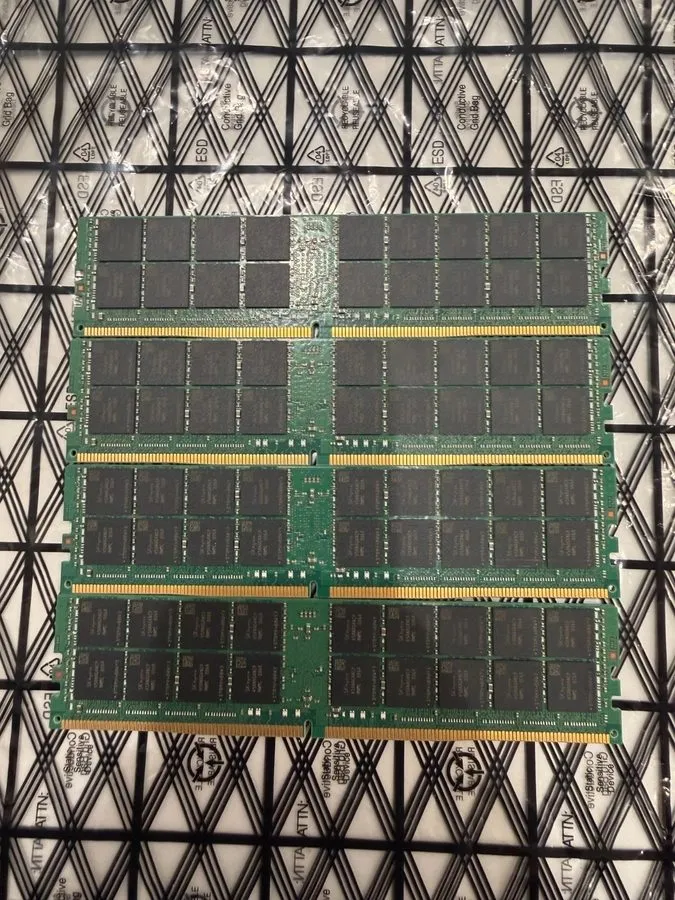 Модуль памяти Hynix 64GB DDR4 2933MHz PC4-2933Y LRDIMM Server RAM HMAA8GL7CPR4N- — фото лота 1