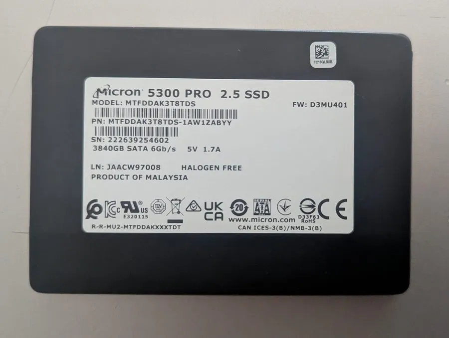 SSD-накопитель Micron 5300 PRO 3.84TB 2.5in SATA III 6Gb/s SSD MTFDDAK3T8TDS-1AW — фото лота 1